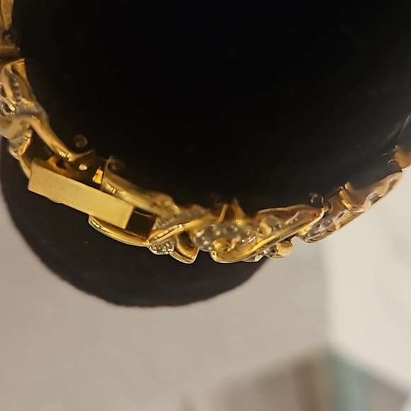 6" China Embossed Linked Goldtone Bracelet - Picture 4 of 7